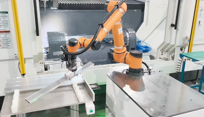 การปฏิวัติอัตโนมัติ: หุ่นยนต์คอมโพสิตเปลี่ยนการโหลด CNC และการขนถ่ายแผ่นอะคริลิคอย่างไร