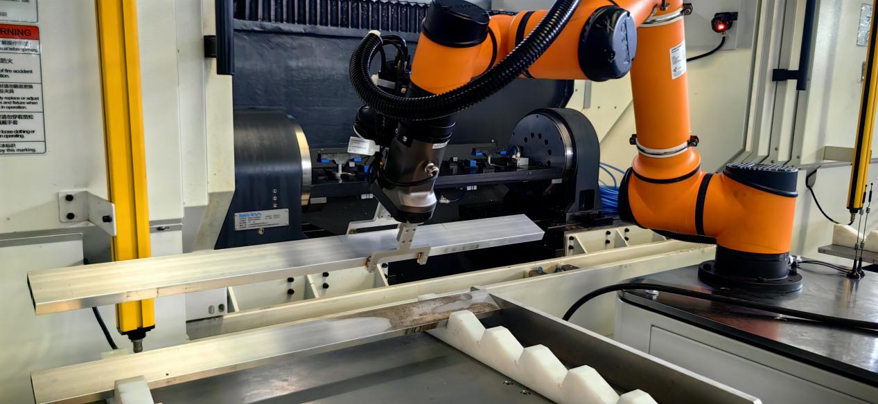 กรณี | AMR Composite Robot Aluminum Plate CNC โหลดและขนถ่าย